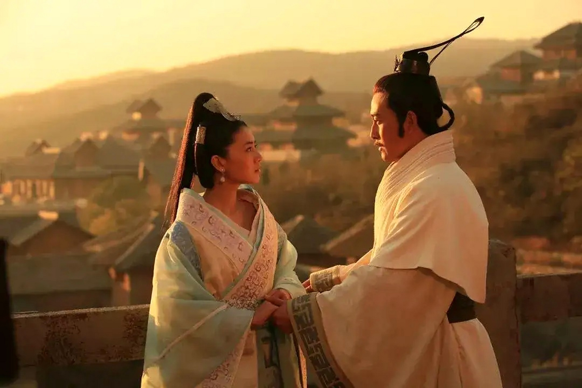 公元前473年,越王勾践终于灭掉吴国,相国范蠡问道:"西施该如何处置?