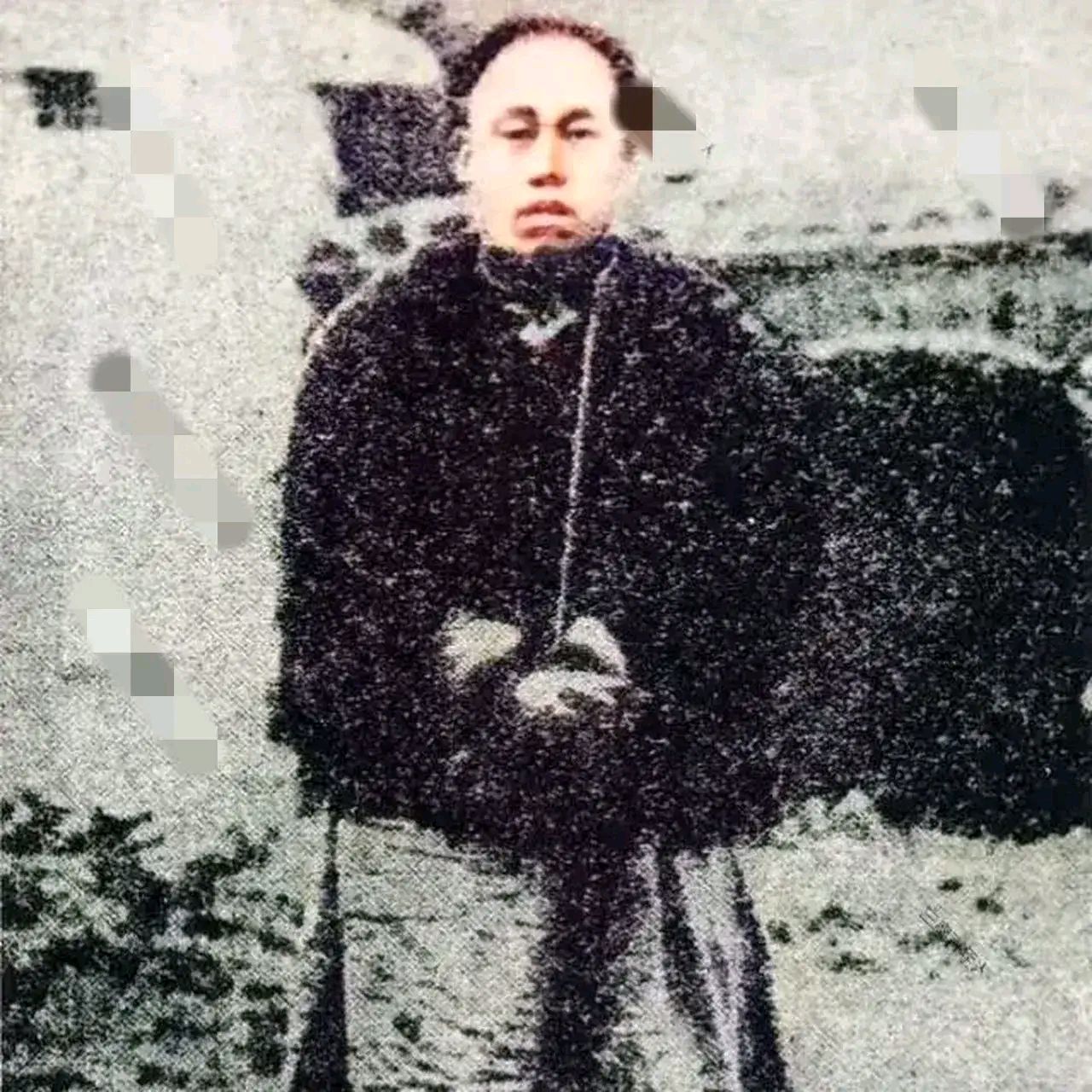 王建业被押赴刑场前,最后一次和情妇史燕青的合影,照片中的王建业自从