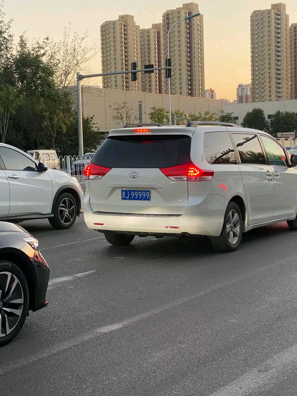 天津靓号车牌津j 99999 车牌不用说,一万块肯定买不到,霸气侧漏!