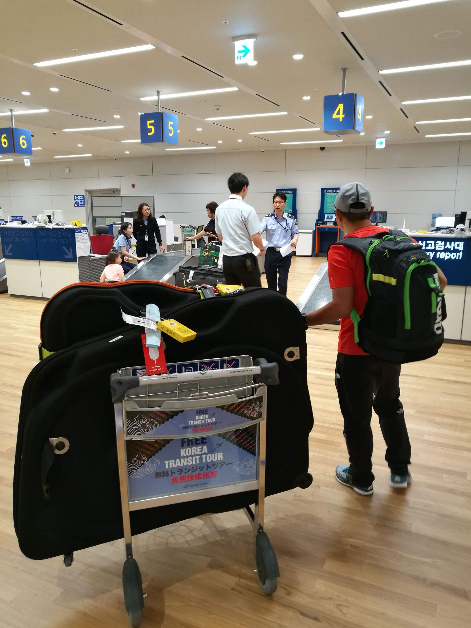 近期韩国日本海关对中国人实行一套有别于西方国家的特别的方法