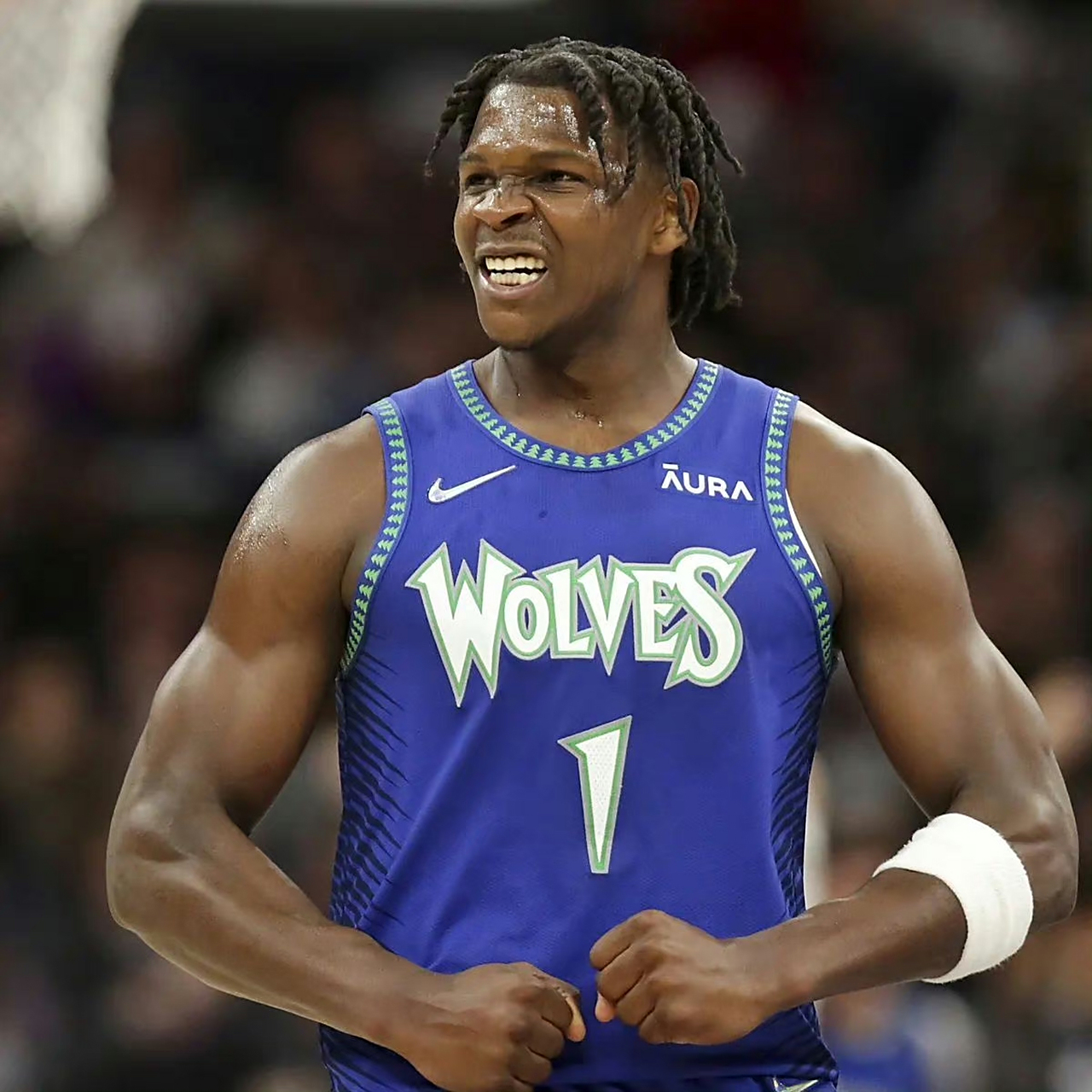 安东尼·爱德华兹相信他可能成为第一个同时在nba和nfl打球的球员.爱