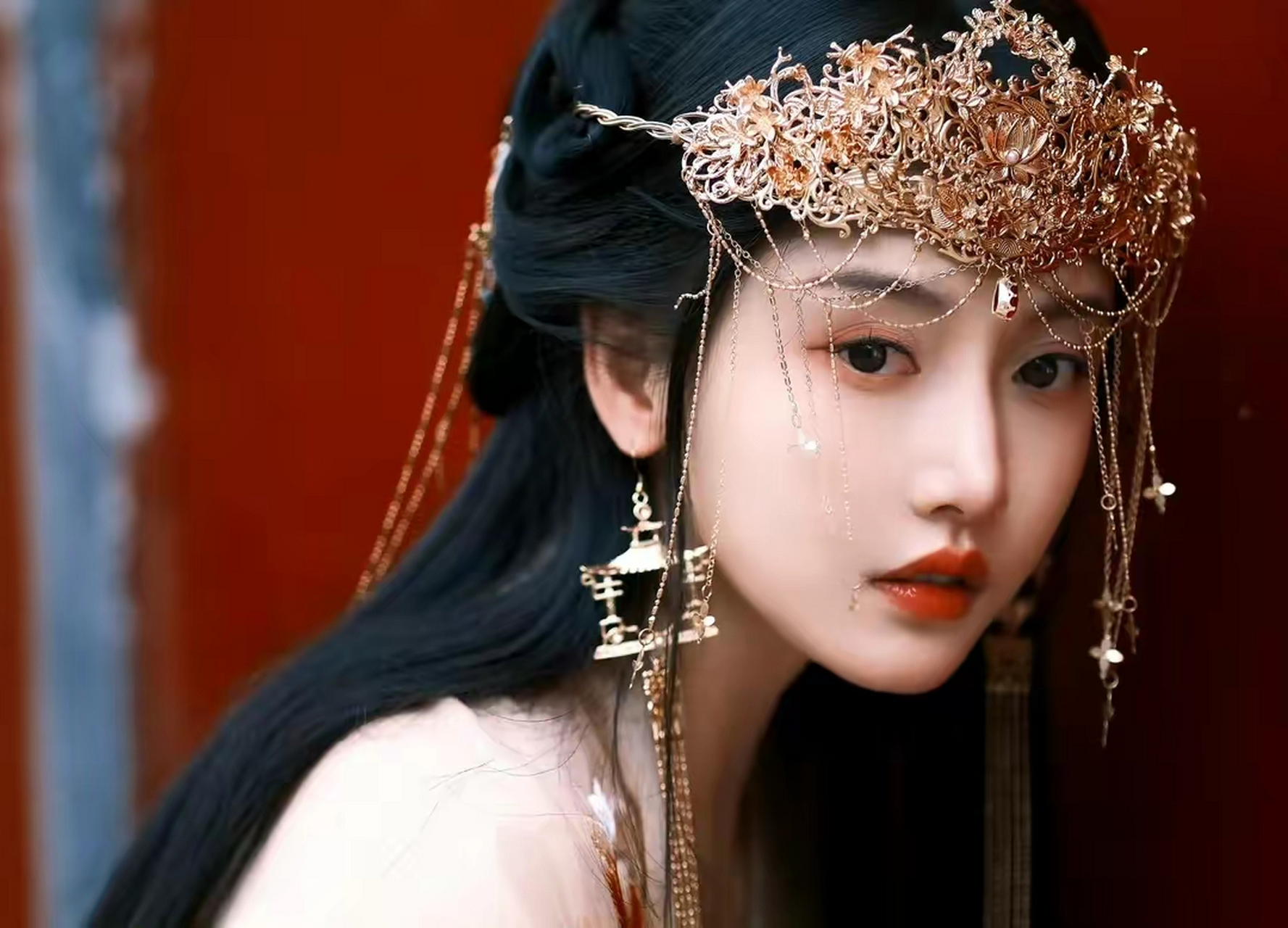 美女姜贞羽,演绎落跑公主,娇羞的面容,纯洁的眼神,我见犹怜.