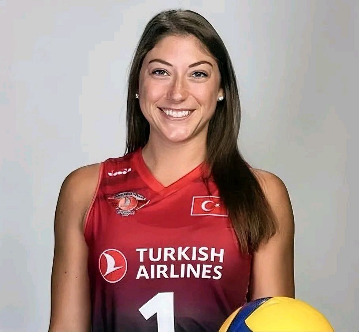 土耳其女排队员年薪: 瓦尔加斯:127万欧元 卡拉库尔特:43万欧元 奥兹