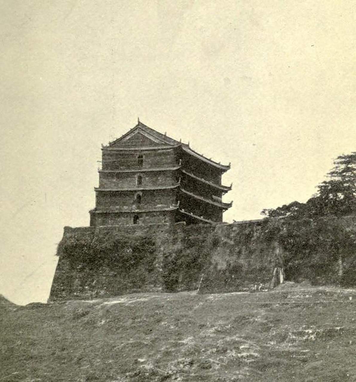 老照片  清末民初 广州越秀山镇海楼   立于天际,威武雄壮