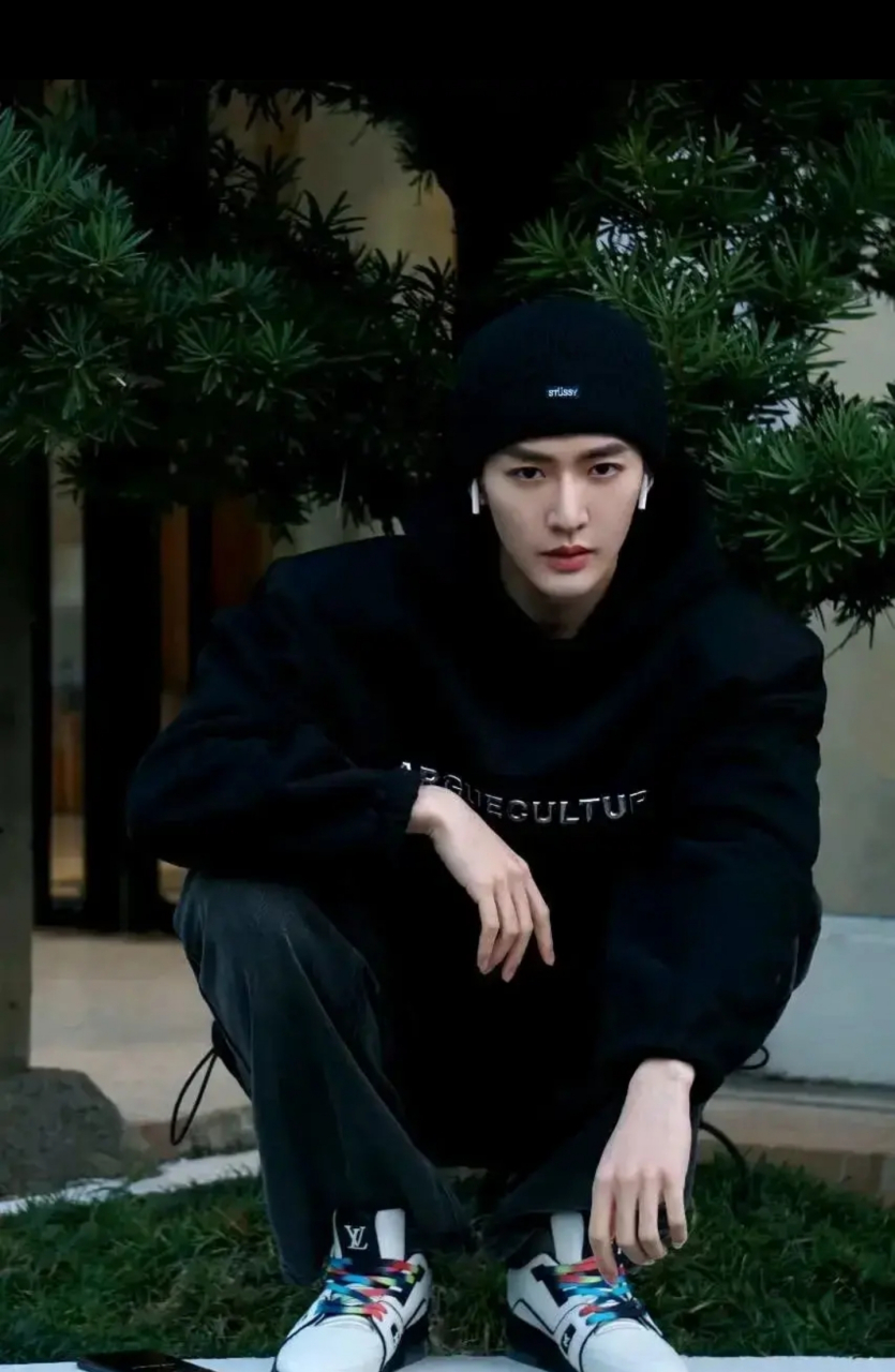 邓为,1995年2月26日出生于内蒙古呼和浩特市,中国内地男演员,毕业于