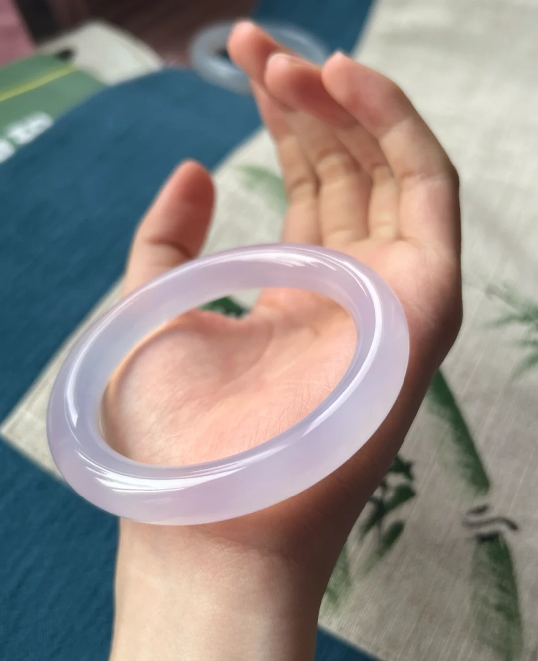 高冰圆条紫罗兰手镯