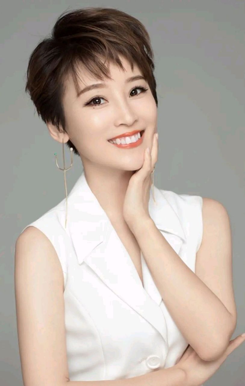 3月31日凌晨00:41,当很多人都已经入睡的时候,吴京老婆谢楠却激动得