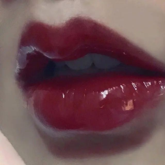 烈焰红唇,蚀骨销魂