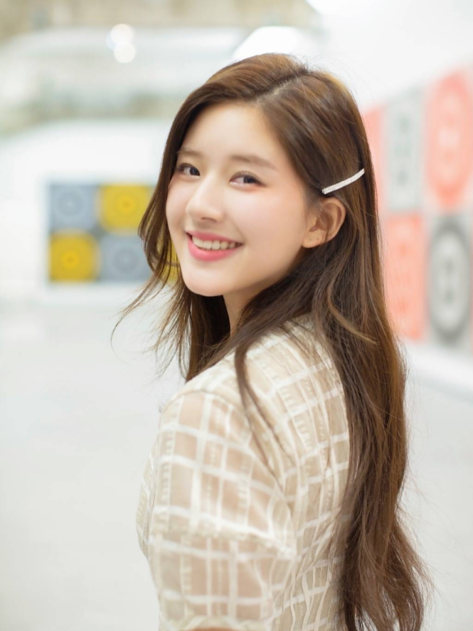 赵露思是一位长相甜美可爱的艺人,出道以来,她有着不错的甜宠剧资源