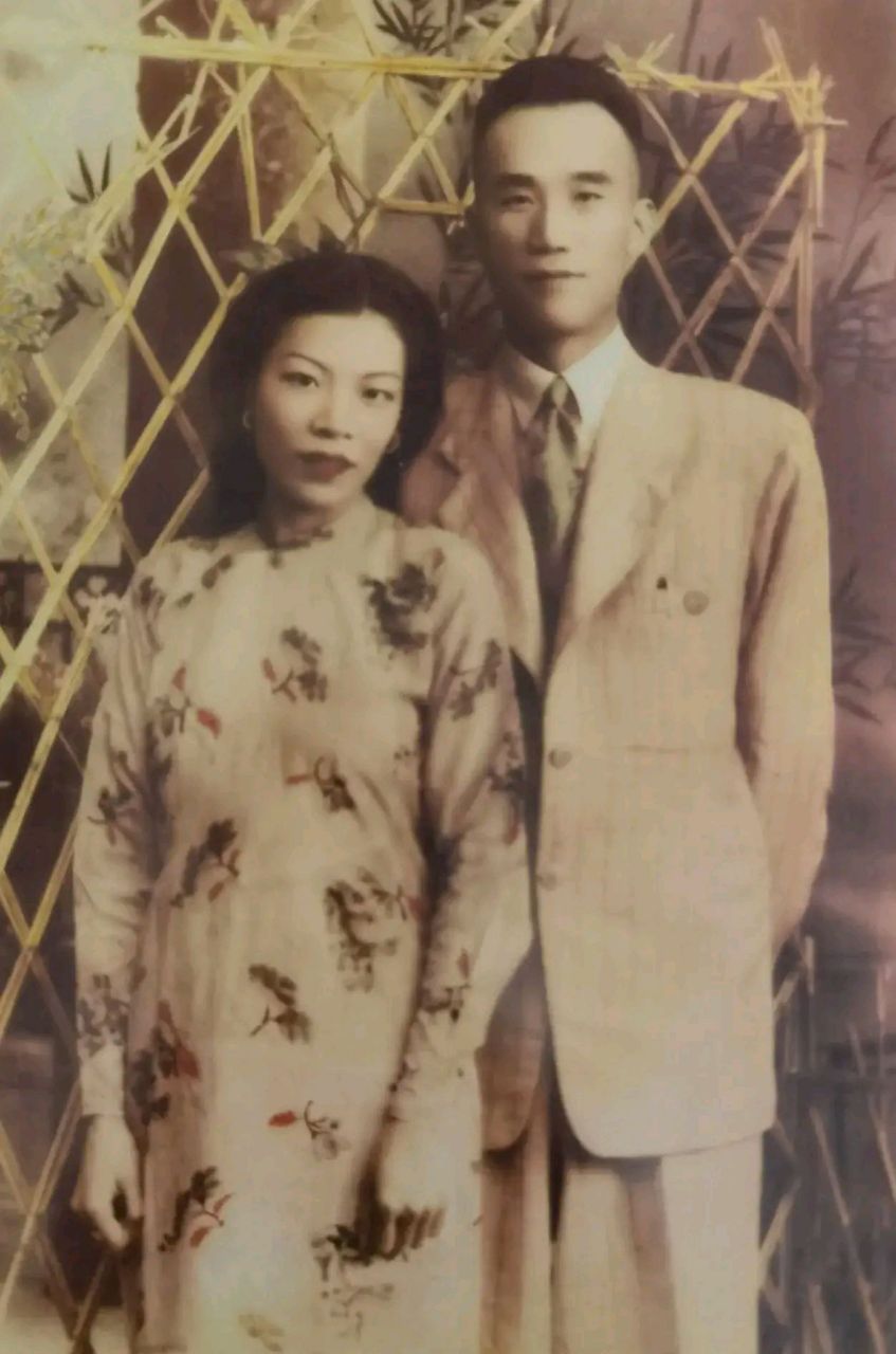 照片为1948年,侯宝林和妻子王雅兰的合影.