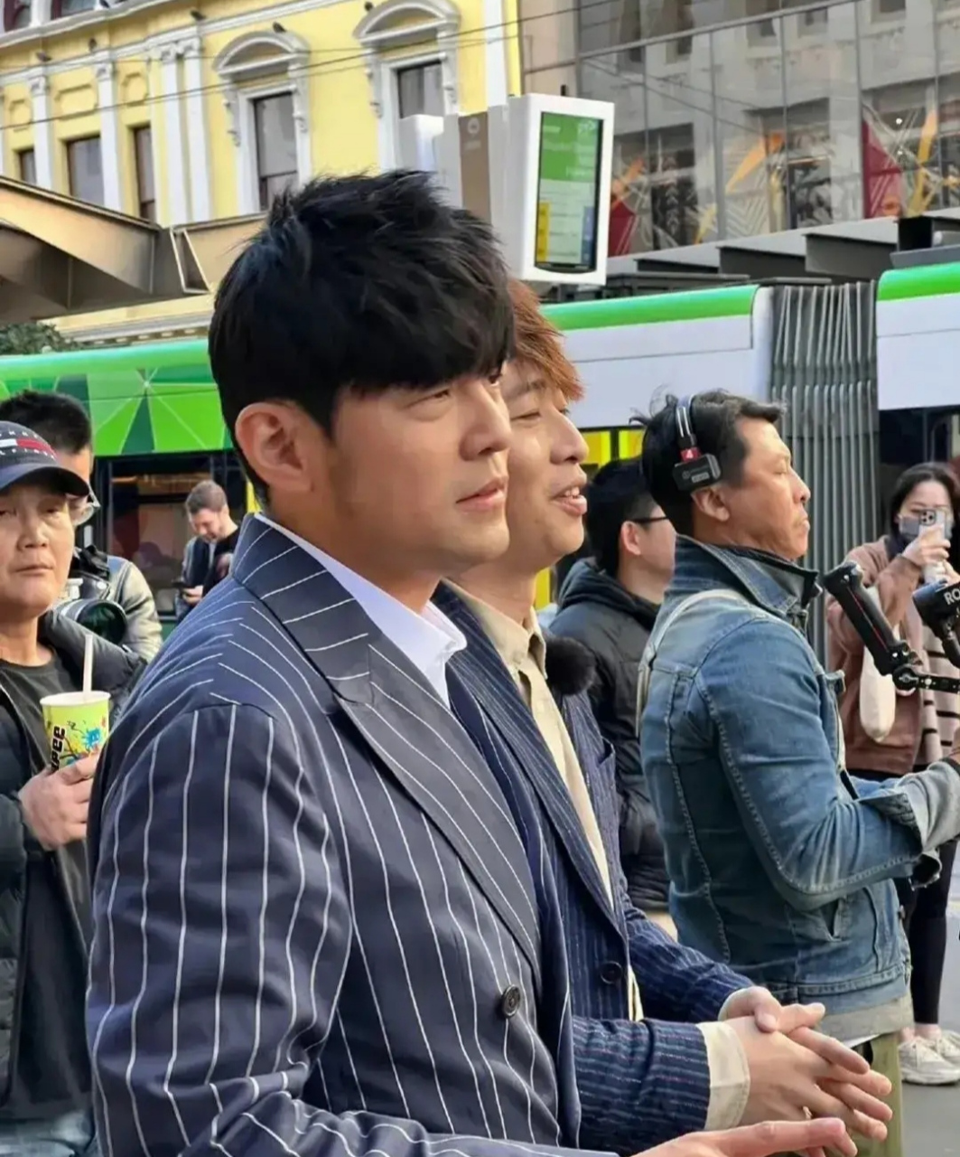 周杰伦这发量真的是让人羡慕了,按说周杰伦79年生人,已经44岁了,发量