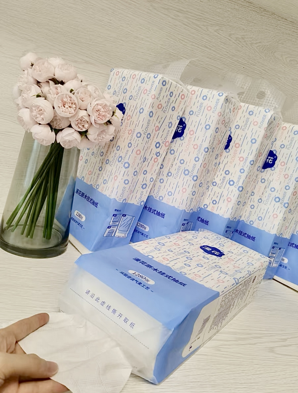 漫花大包气垫挂抽纸巾,是一款家用整箱实惠的挂抽式厕纸擦手纸卫生