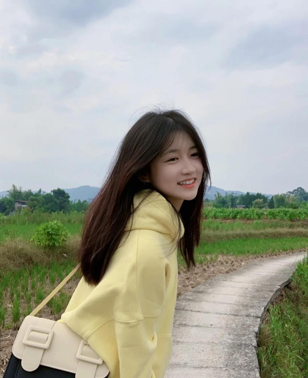 村花回来了,想找人去说媒,应该准备些什么东西?
