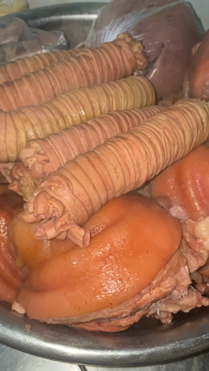 五香大套肠用猪小肠缠制而成,切后不散缠制后利润翻倍