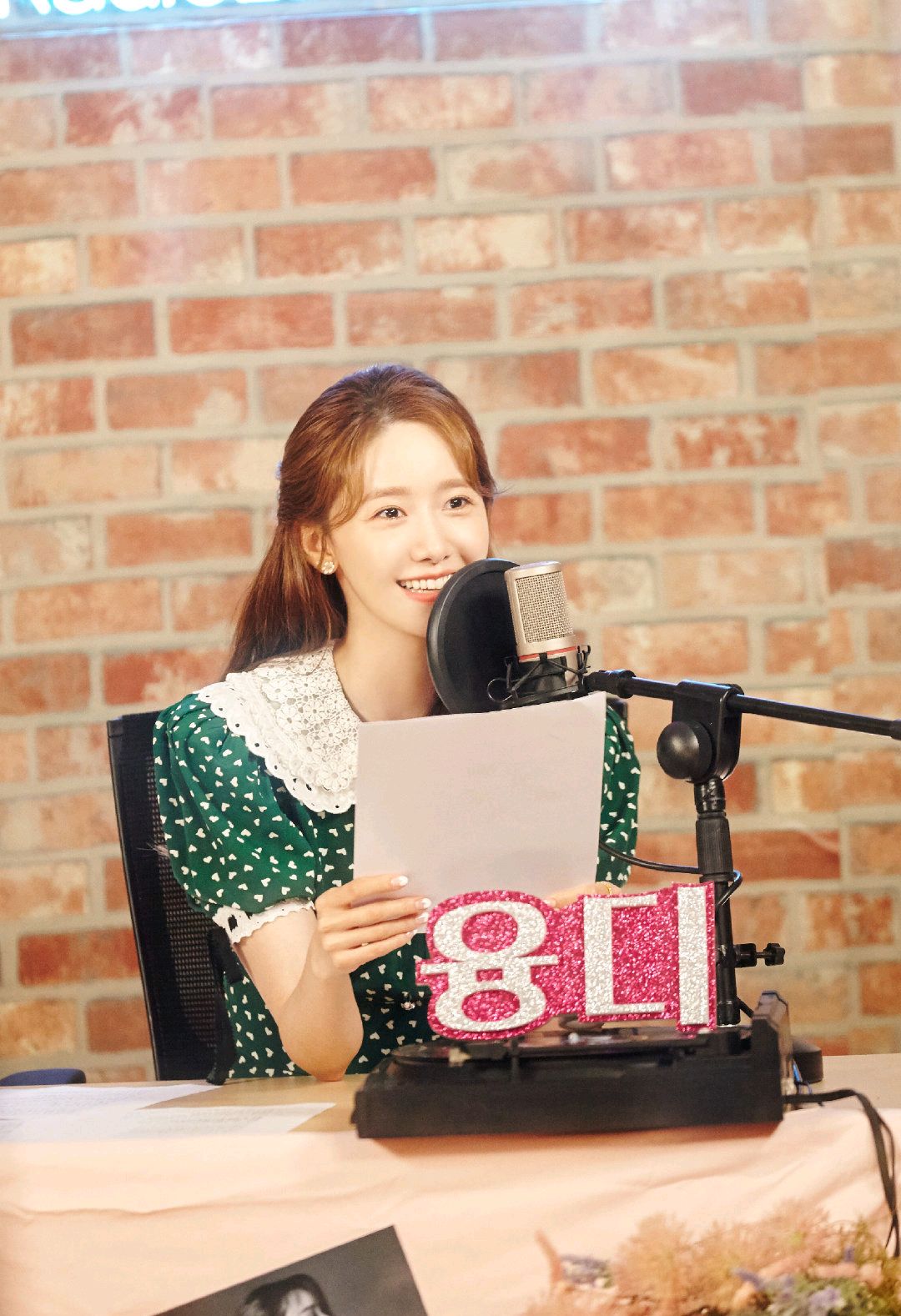 林允儿生日直播look,甜美乖巧的淑女风