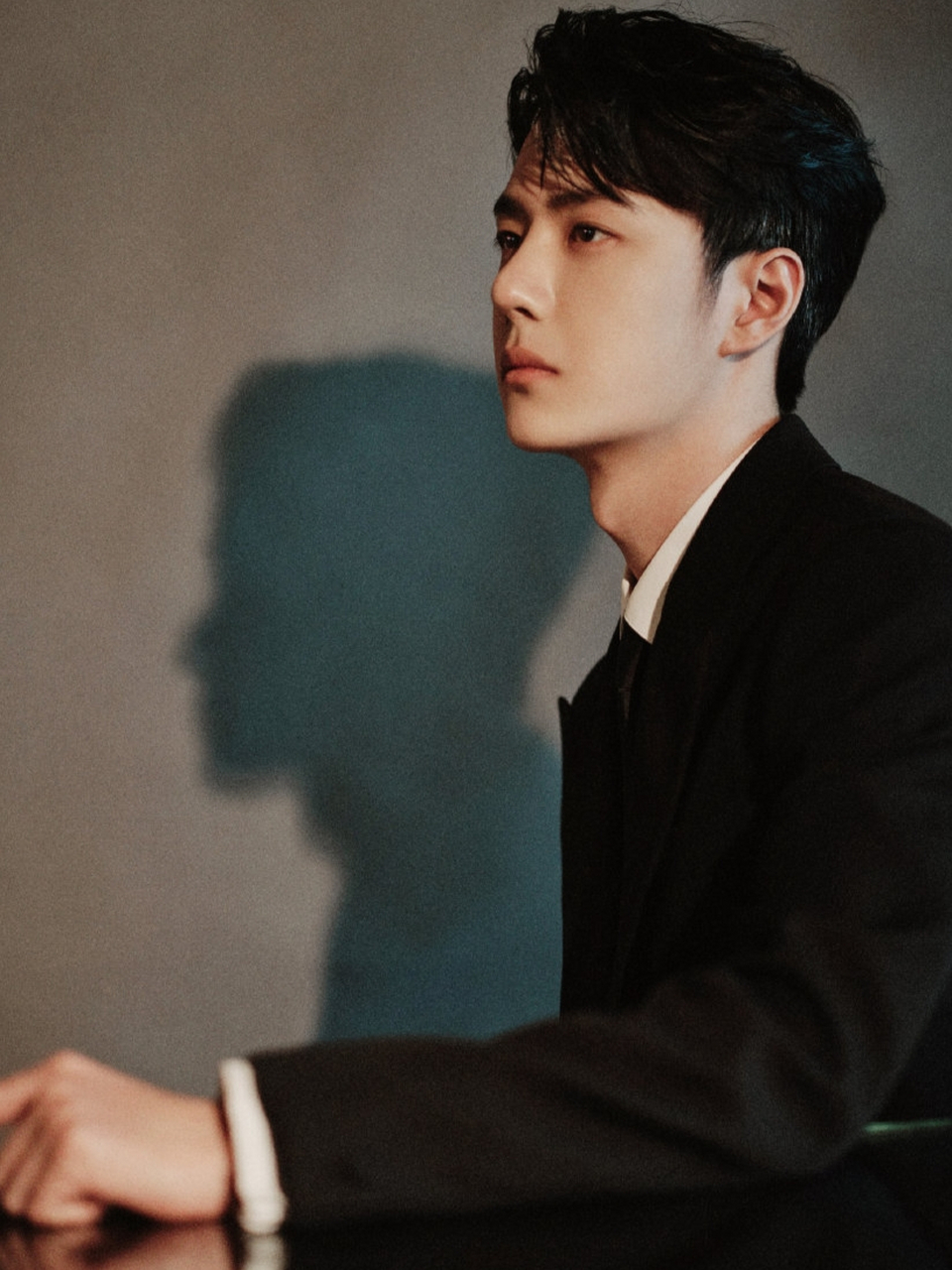 王一博形象贴近军人,性格也与雷宇很相似,加上他的自律和对表演的认真