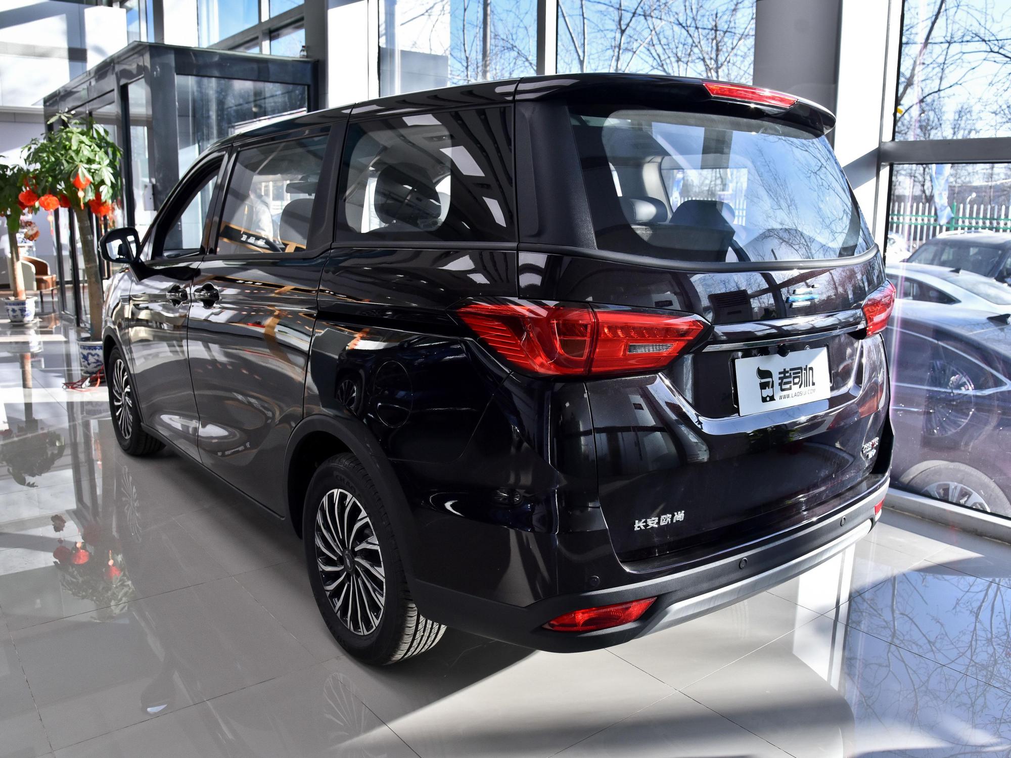 续航400公里不加油,空间较大的7座mpv,实拍长安欧尚科尚ev