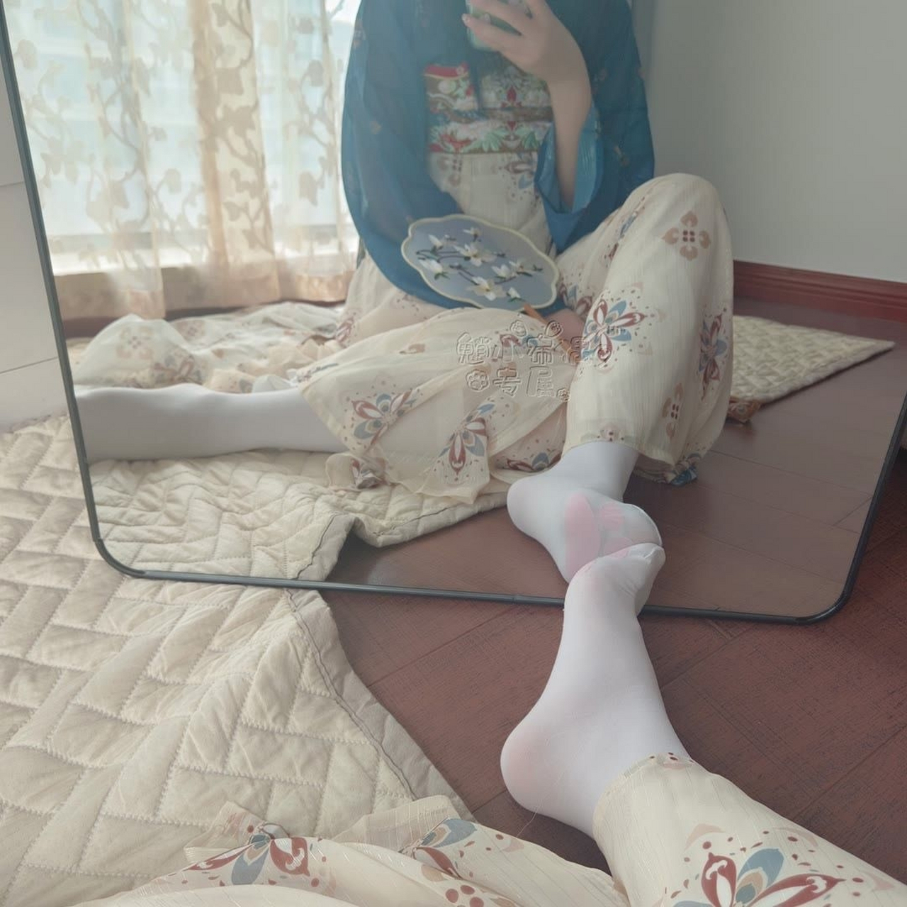 汉服# #丝袜# 更配噢