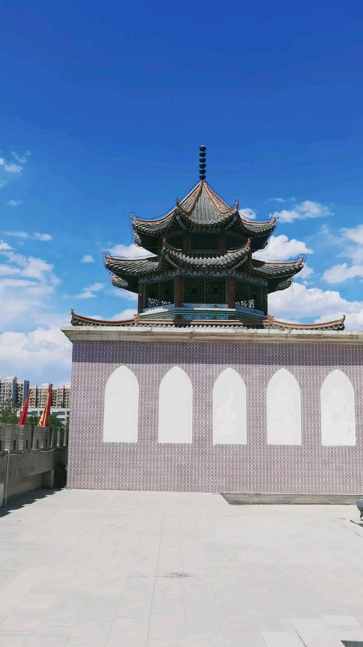 回王府内的清真寺,宣礼楼,典型的伊斯兰风格建筑.