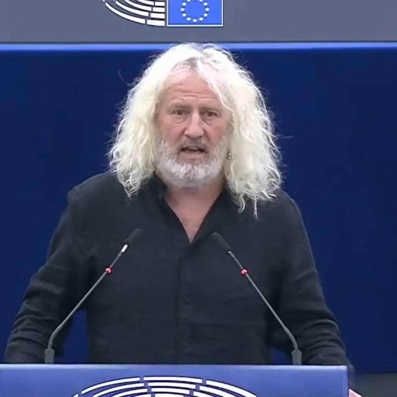 欧洲议会议员华莱士力挺中国,他今天(4月6日)发文说:"凡是支持美国在