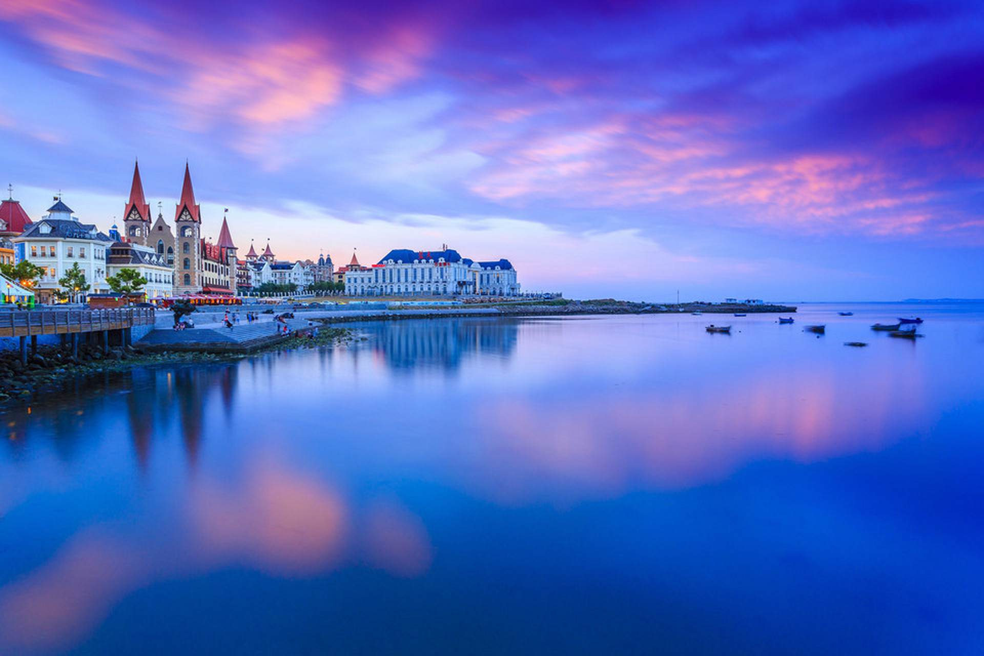 想要有海景相伴,不能不提一览青岛后海美景的金茂湾
