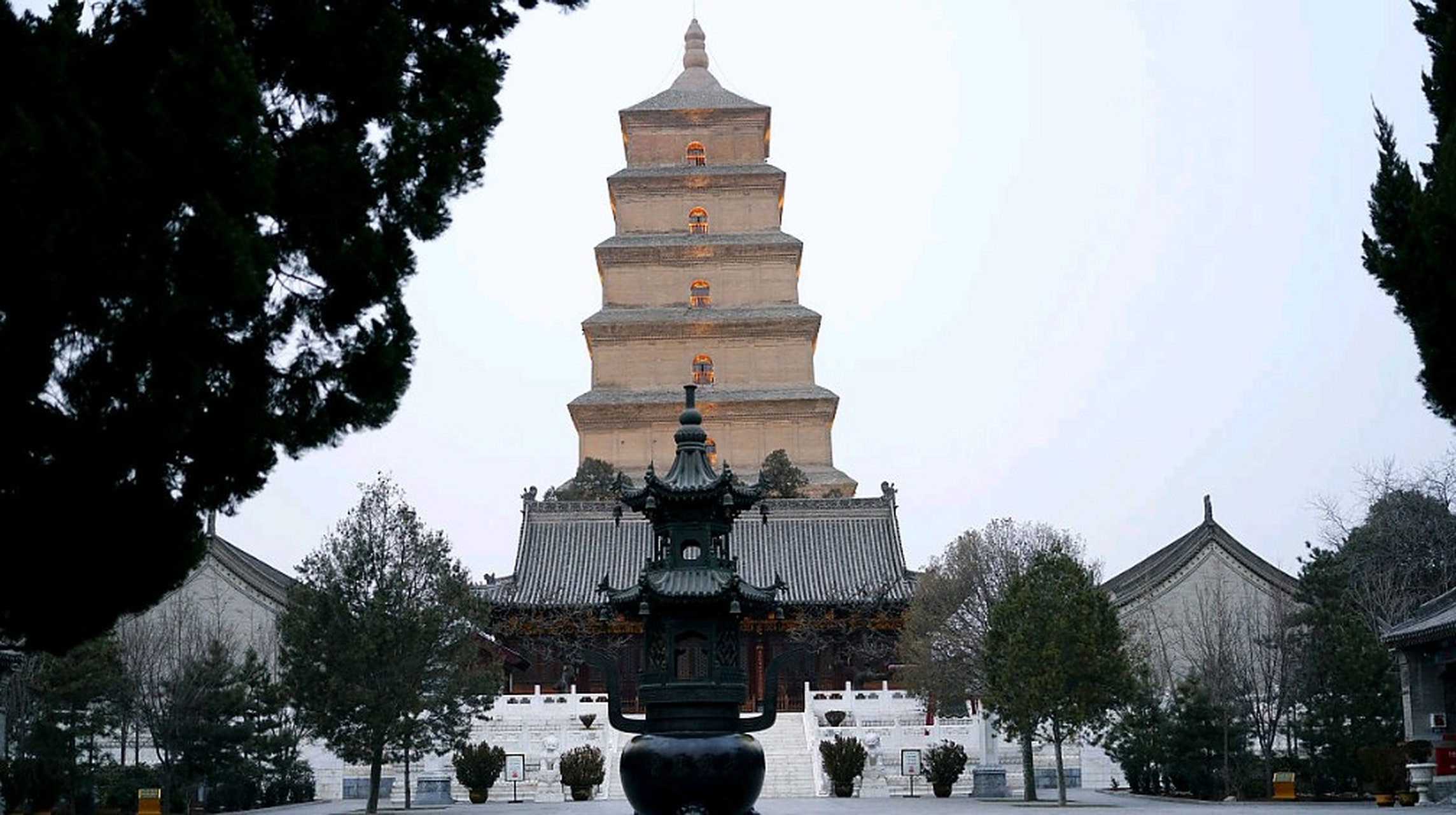 西安大慈恩寺,位于陕西省西安市南郊,是中国佛教法相宗的祖庭.