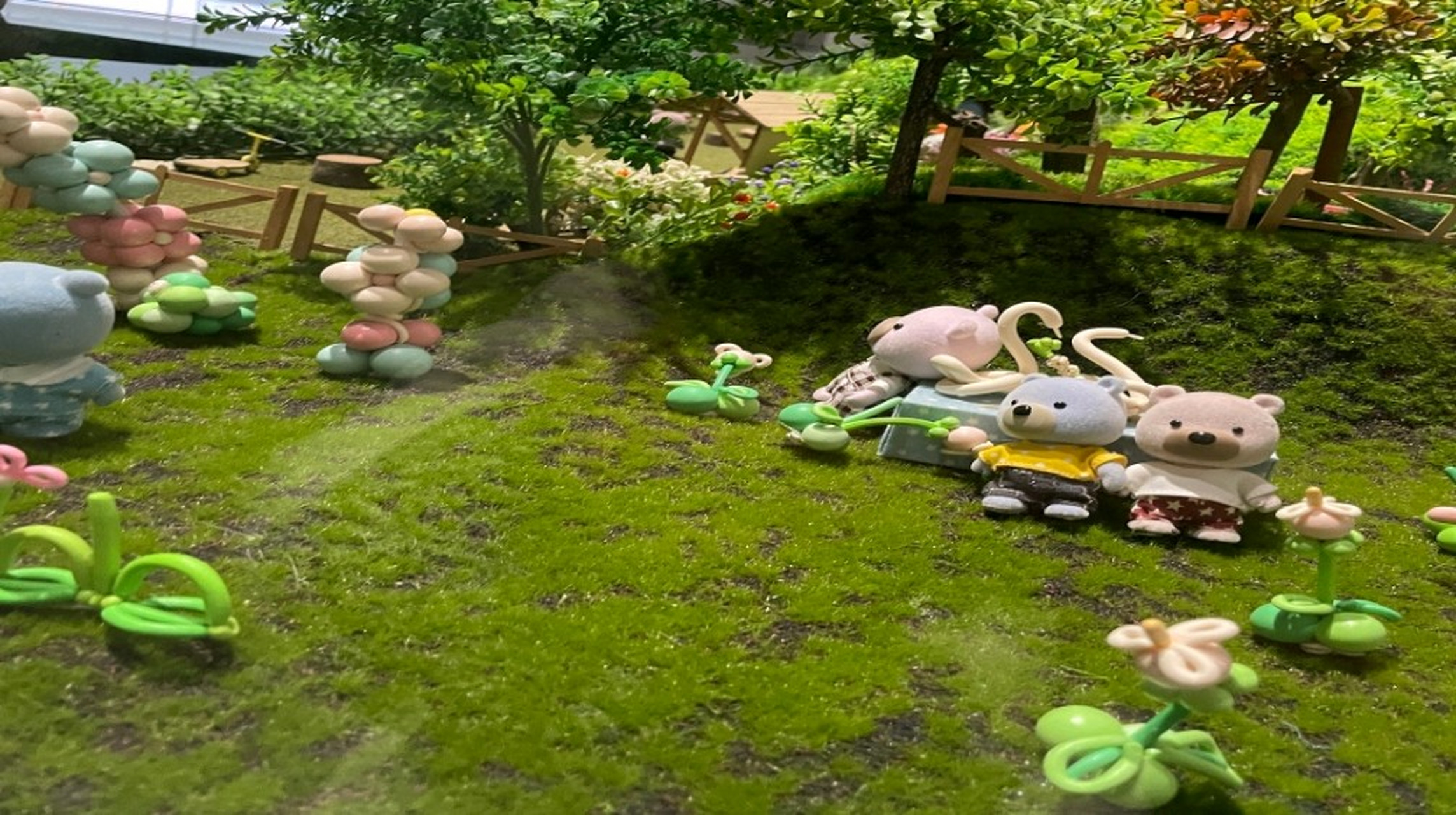 白马湖动漫广场位于杭州市滨江区长江南路336号,是集动漫,游戏,休闲