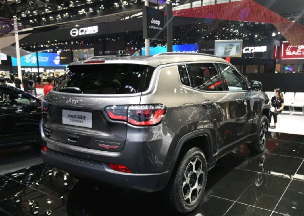 2023版jeep指南者:1.3t 9at,落地不足15万,空间不输三菱欧蓝德