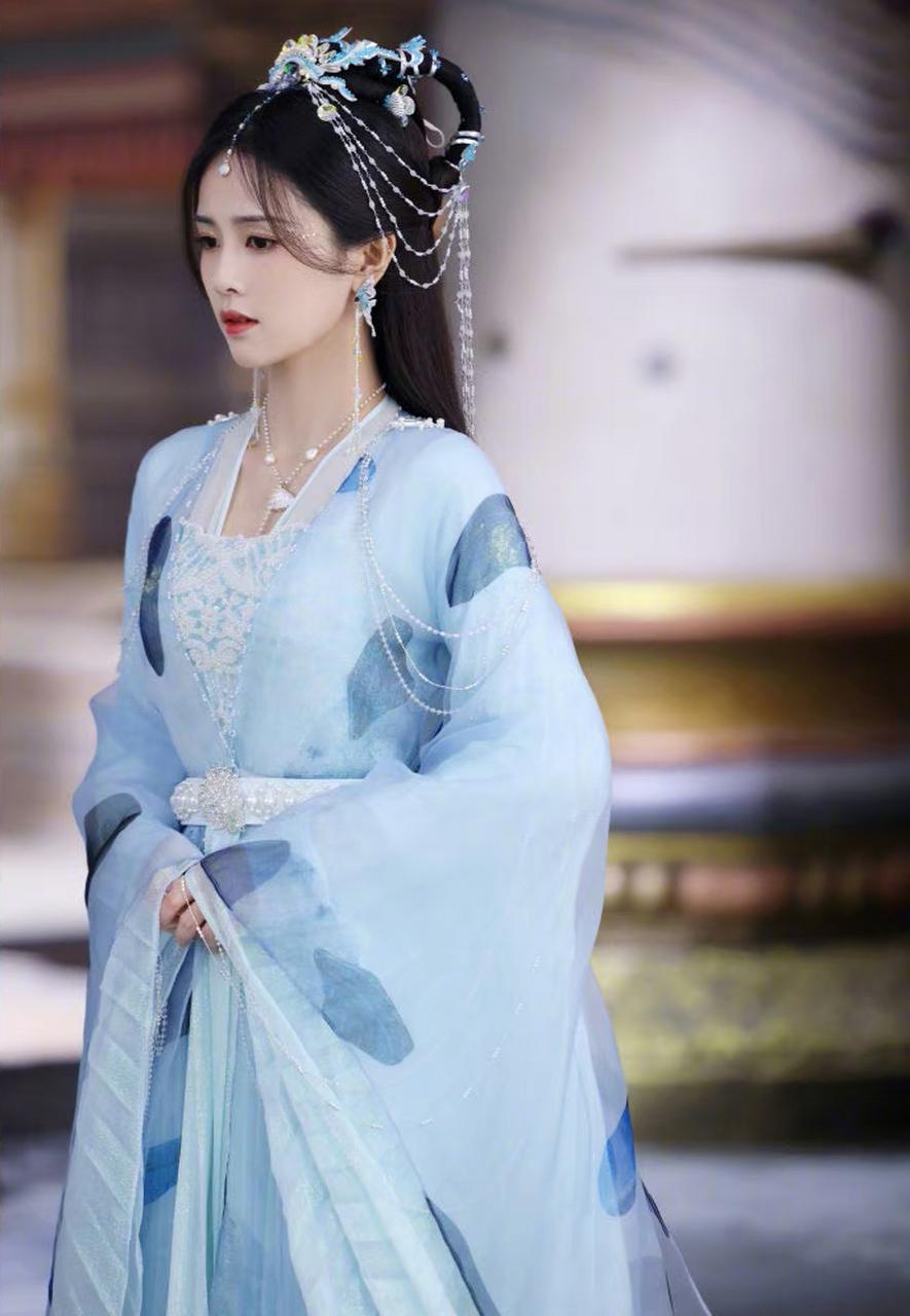 白鹿# #长月烬明# 漂亮明媚,勇敢追爱的小公主桑酒