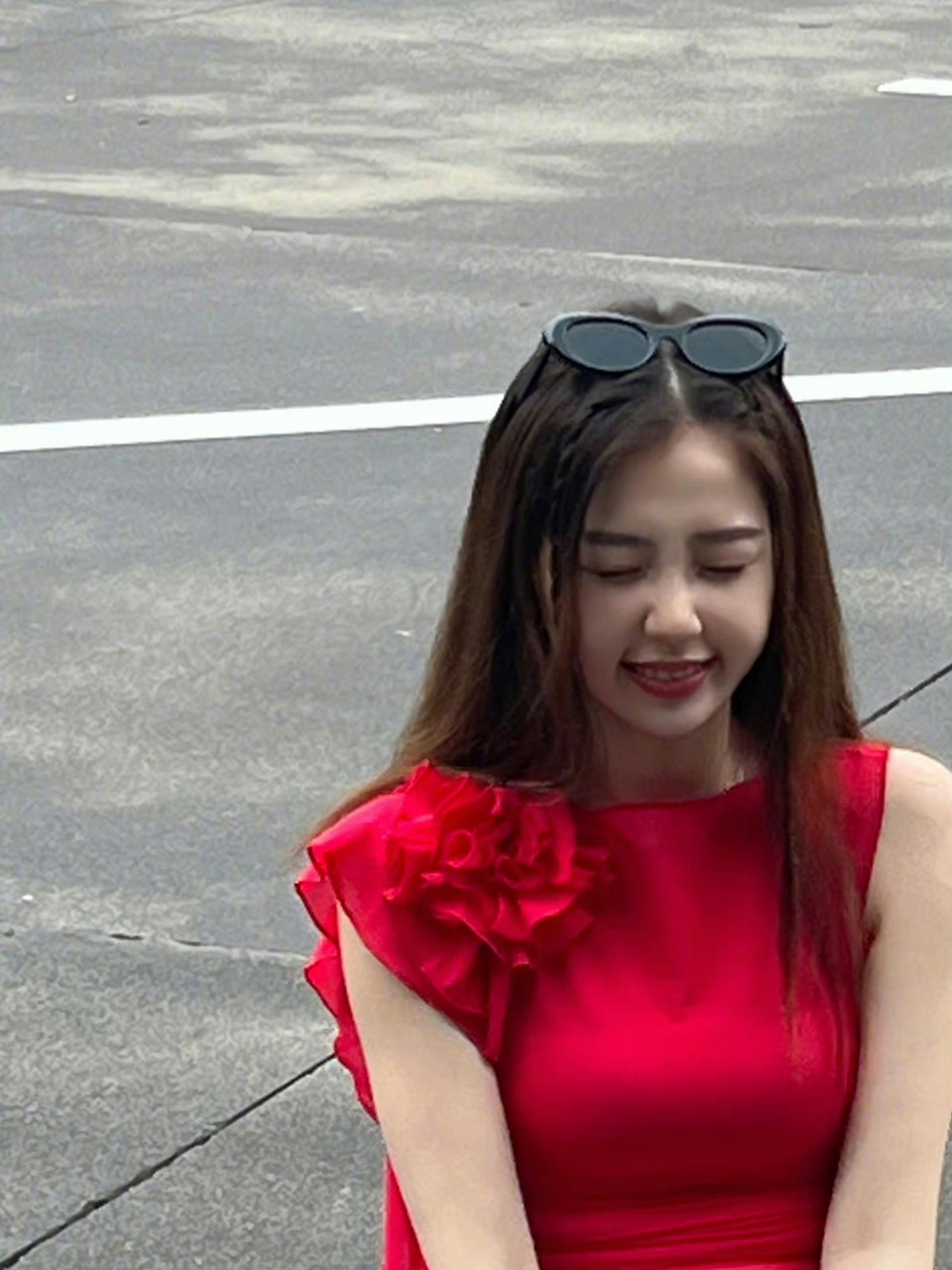 虞书欣红色露腰吊带穿搭,超好看的美女#娱乐最前沿