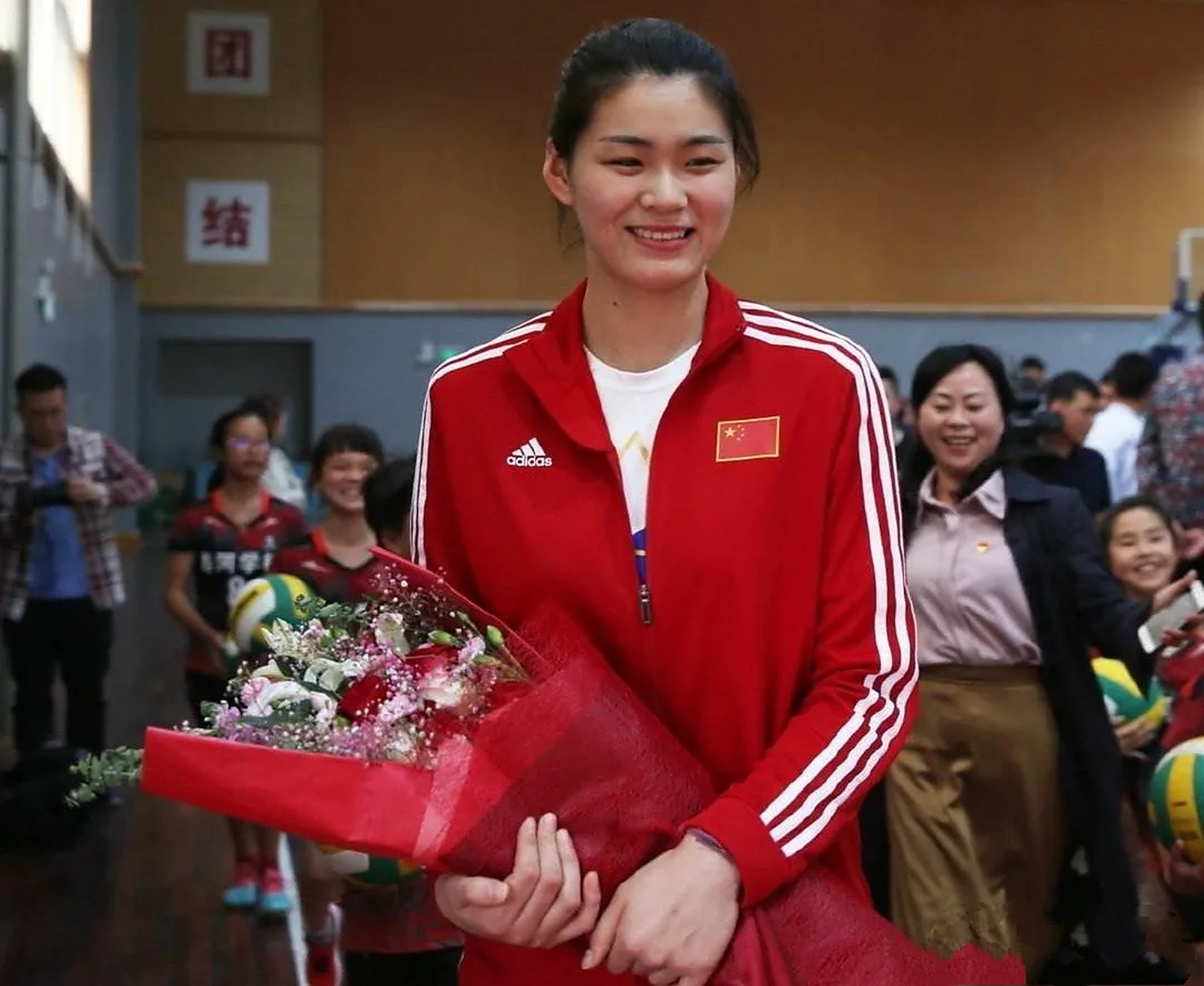 【杜清清返回山东】 中国女排北仑集训名单做了调整 丁霞和陈曦悦入队