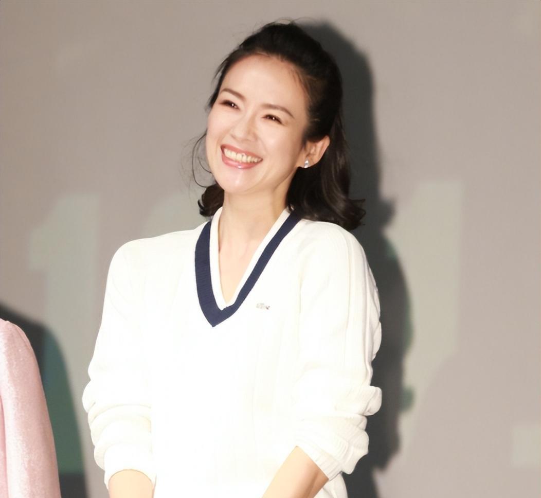 袁泉爆料章子怡离婚后变得很节俭,逛街买衣服从不超过千元