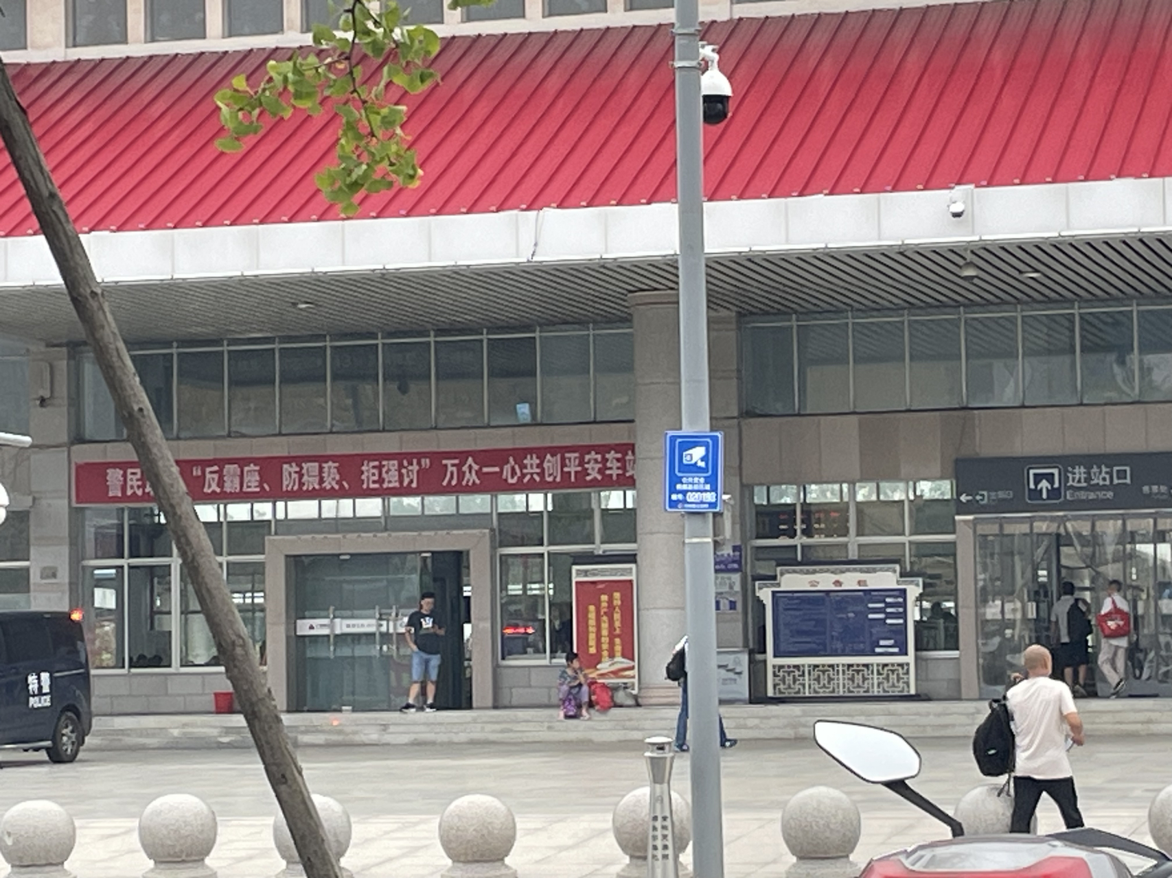 全椒高铁站,打击霸座等不良行为,创建平安车站  高铁站,看到这个横幅