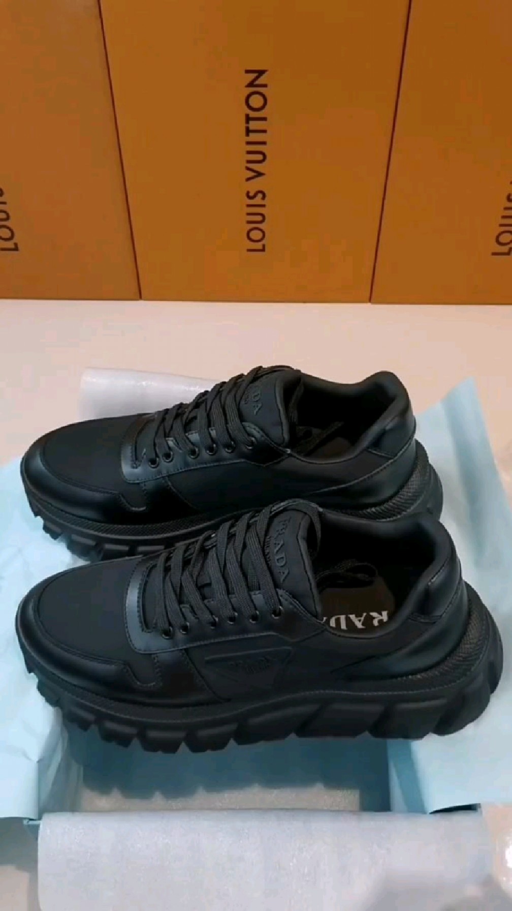 普拉达男鞋大方得体