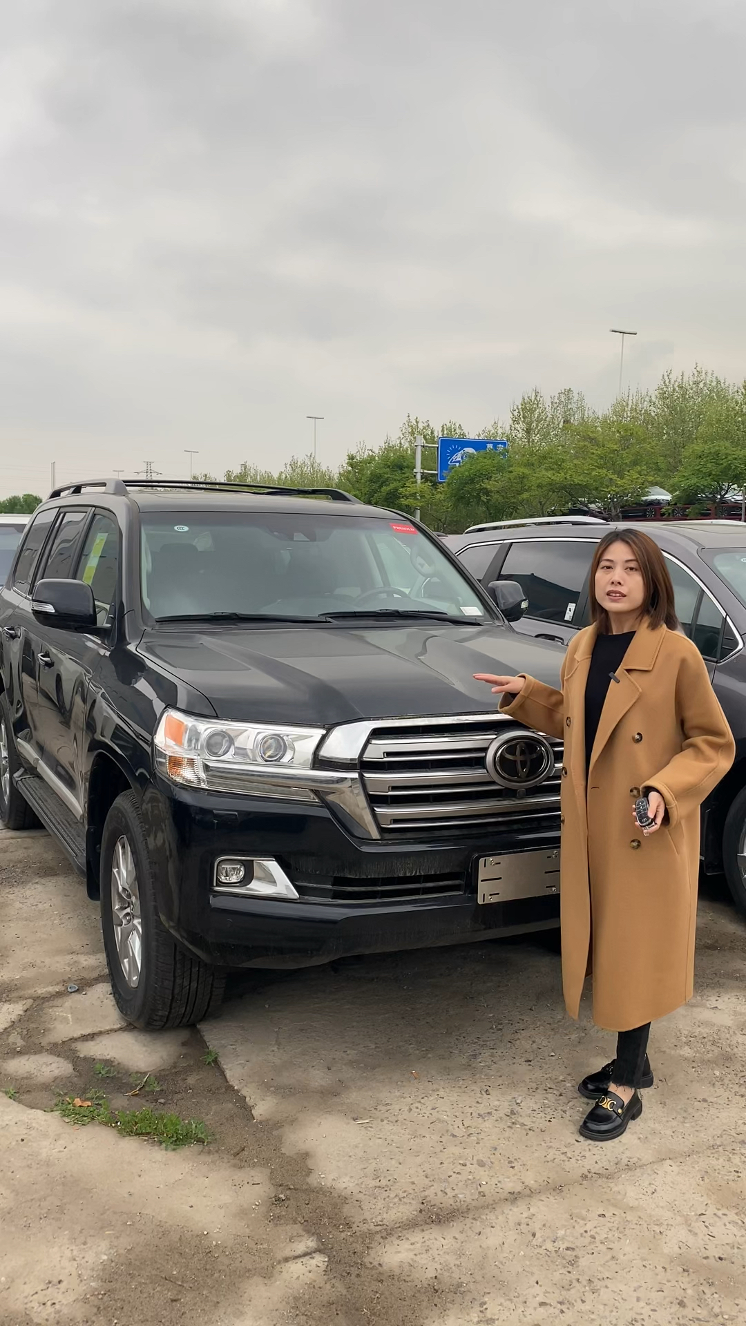 美规版的酷路泽5700对比新款lc300谁更有优势呢