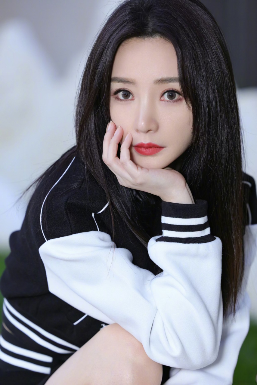 换运动风路线的柳岩年轻十岁不止,活力四射又迷人