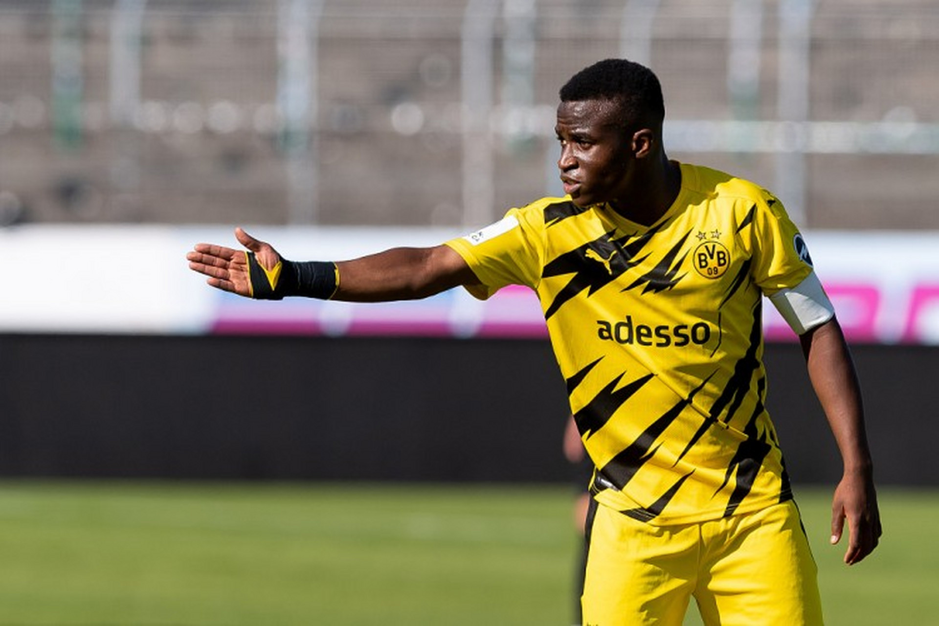 公开抨击德甲裁判都是"我仁"……  多特蒙德前锋穆科科:若谈争议判罚