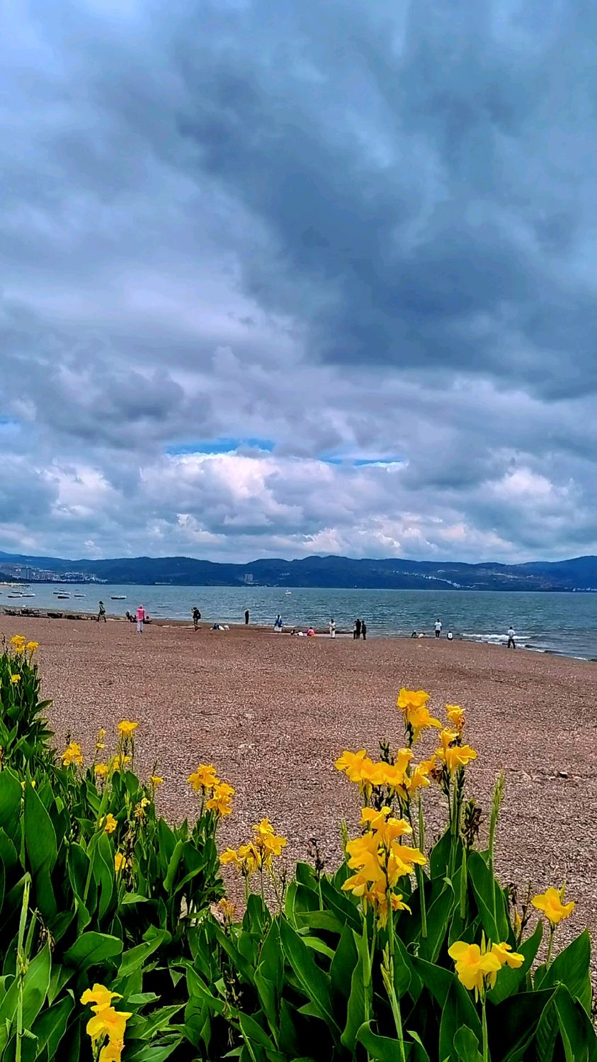 云南高原明珠抚仙湖-网红打卡地红沙滩