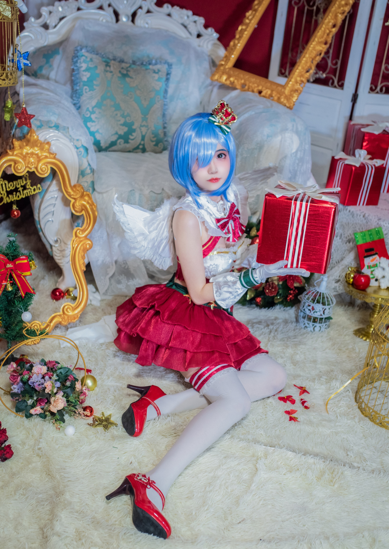 圣诞雷姆cos,这双小短腿配上"白丝",可爱得不是"亿"点点