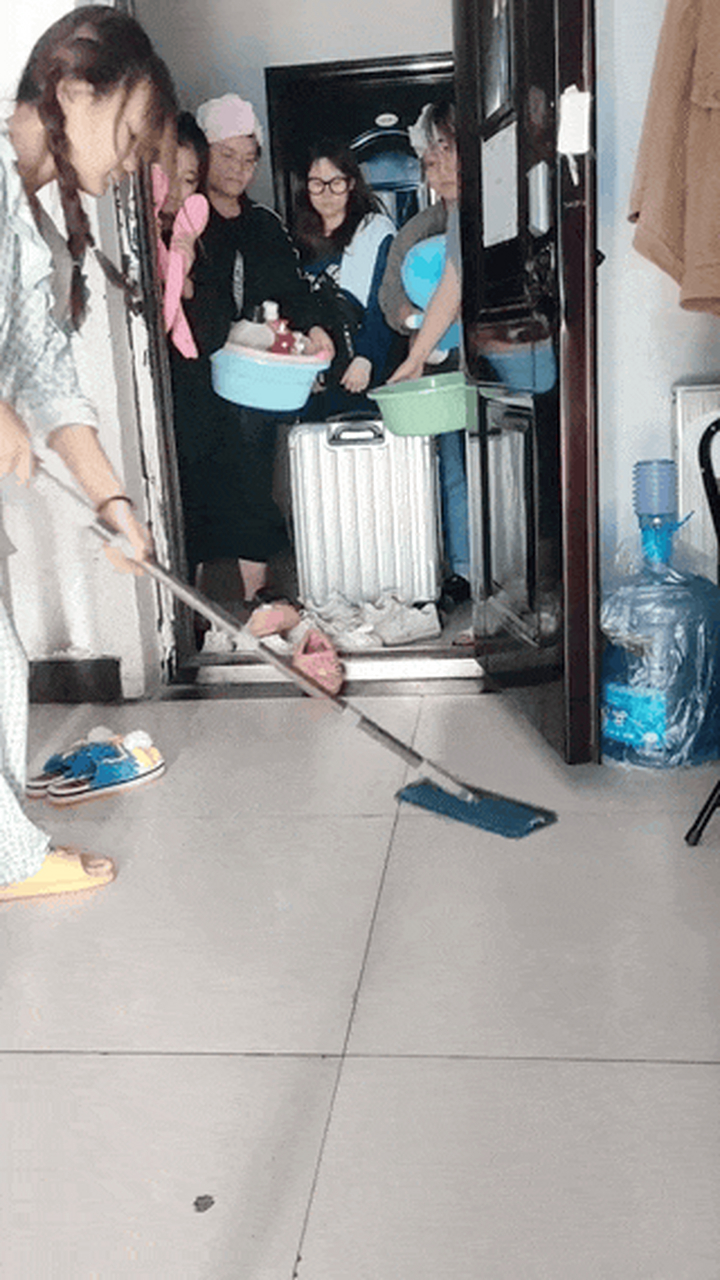 妹子:不讲究卫生的人别进来 #gif创作人