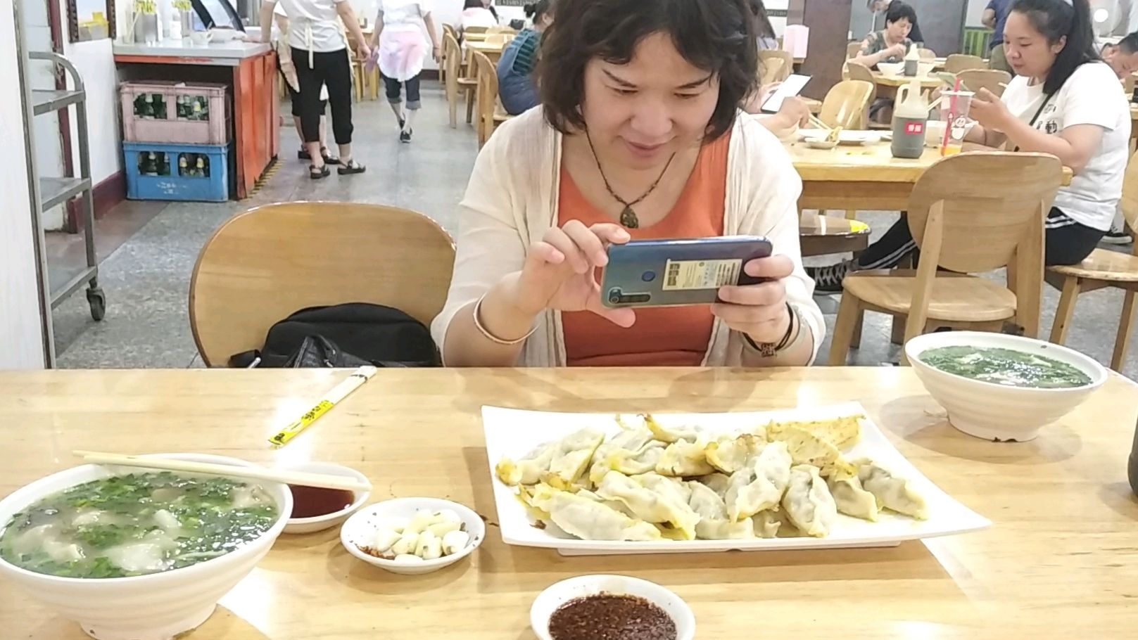 来洛阳西工小街吃饭,看看都吃了啥?网友直呼:吃不起了!