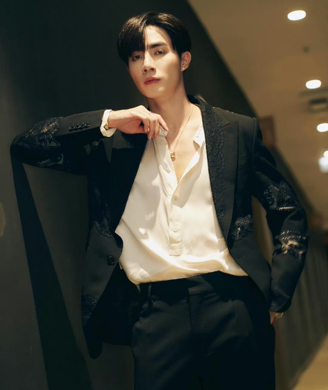 他泰男星李海海zee拍戏受伤缝八针,破剧组不发声明吗?