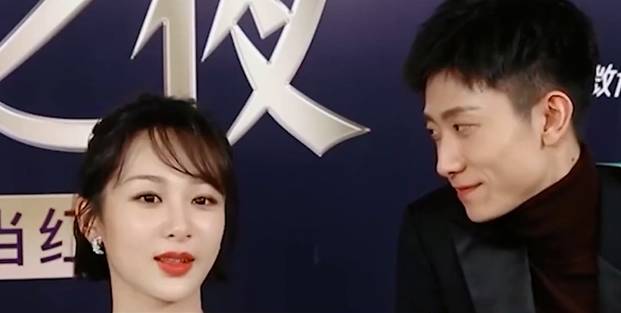 一说要抱杨紫,张一山第一个举手,杨紫接下来的反应够我看十遍!