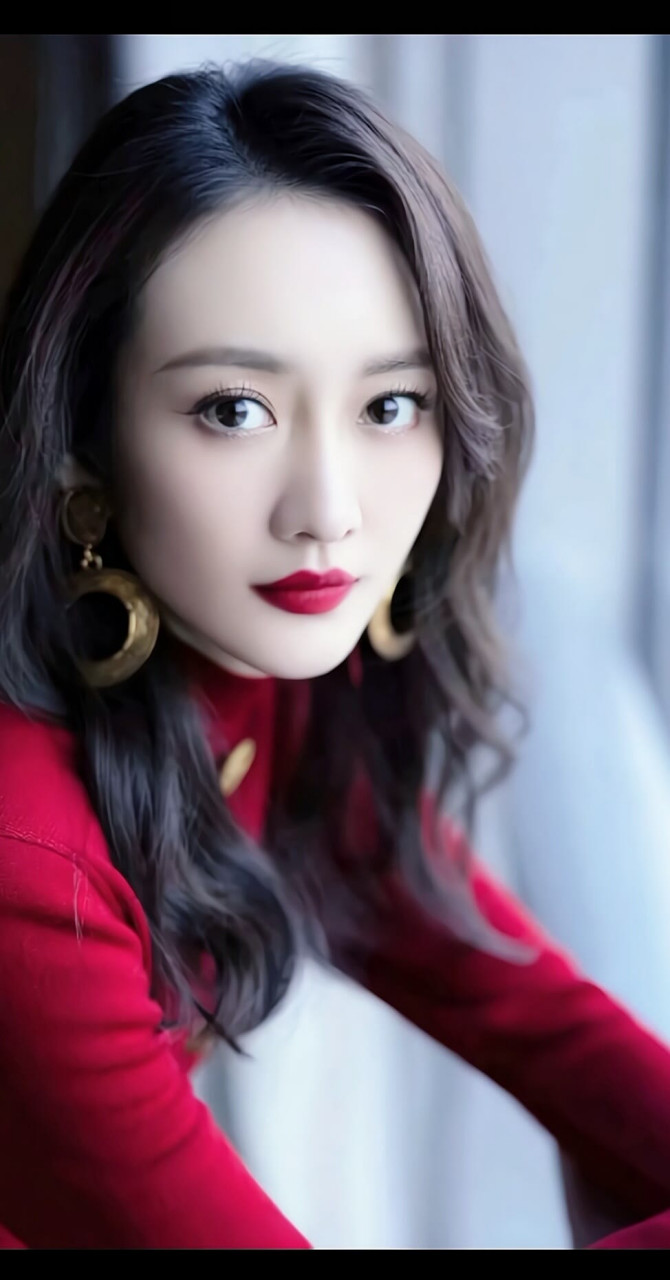 王鸥在琅琊榜中美艳动人很好的诠释了角色特点,在天盛长歌中豪情万丈