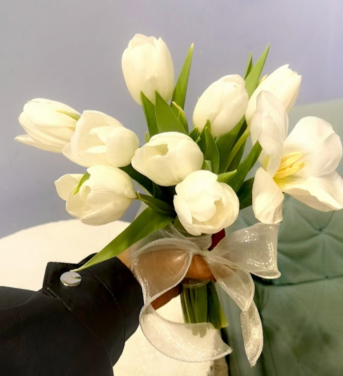 白色郁金香小手捧!