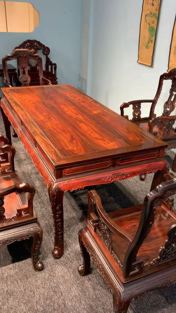 大红酸枝干泡茶桌,这样的款式不多见,面板纹理太漂亮了