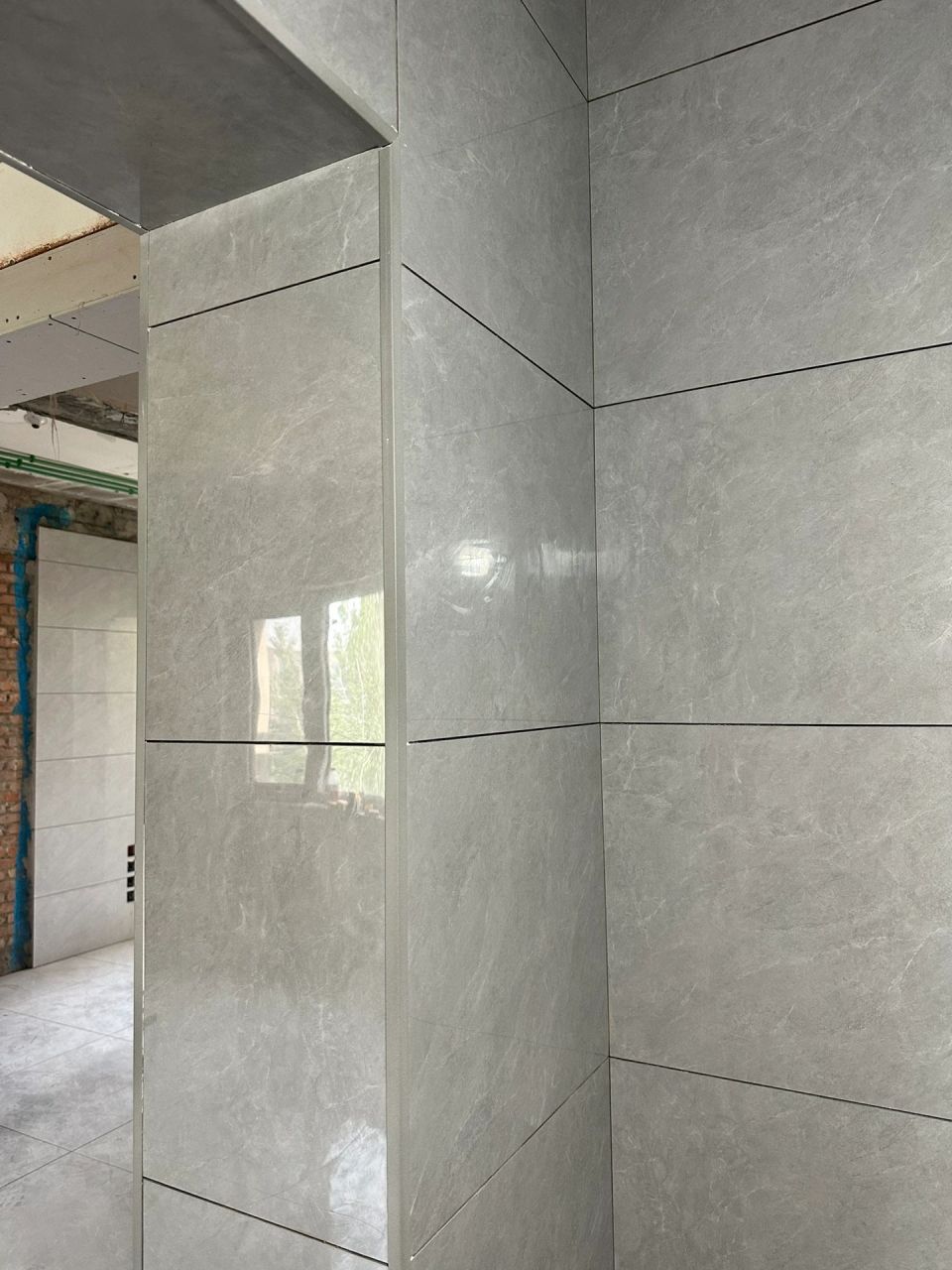 真后悔瓷砖的阳角收口没有用海棠角…而是用了收边条,颜色有差别,看