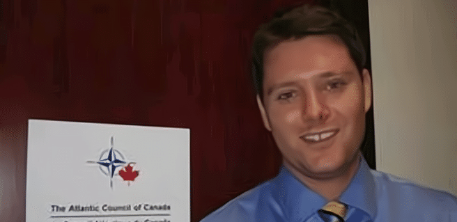 中国女留学生柳乾,在加拿大深造一年后,却被发现死在寝室