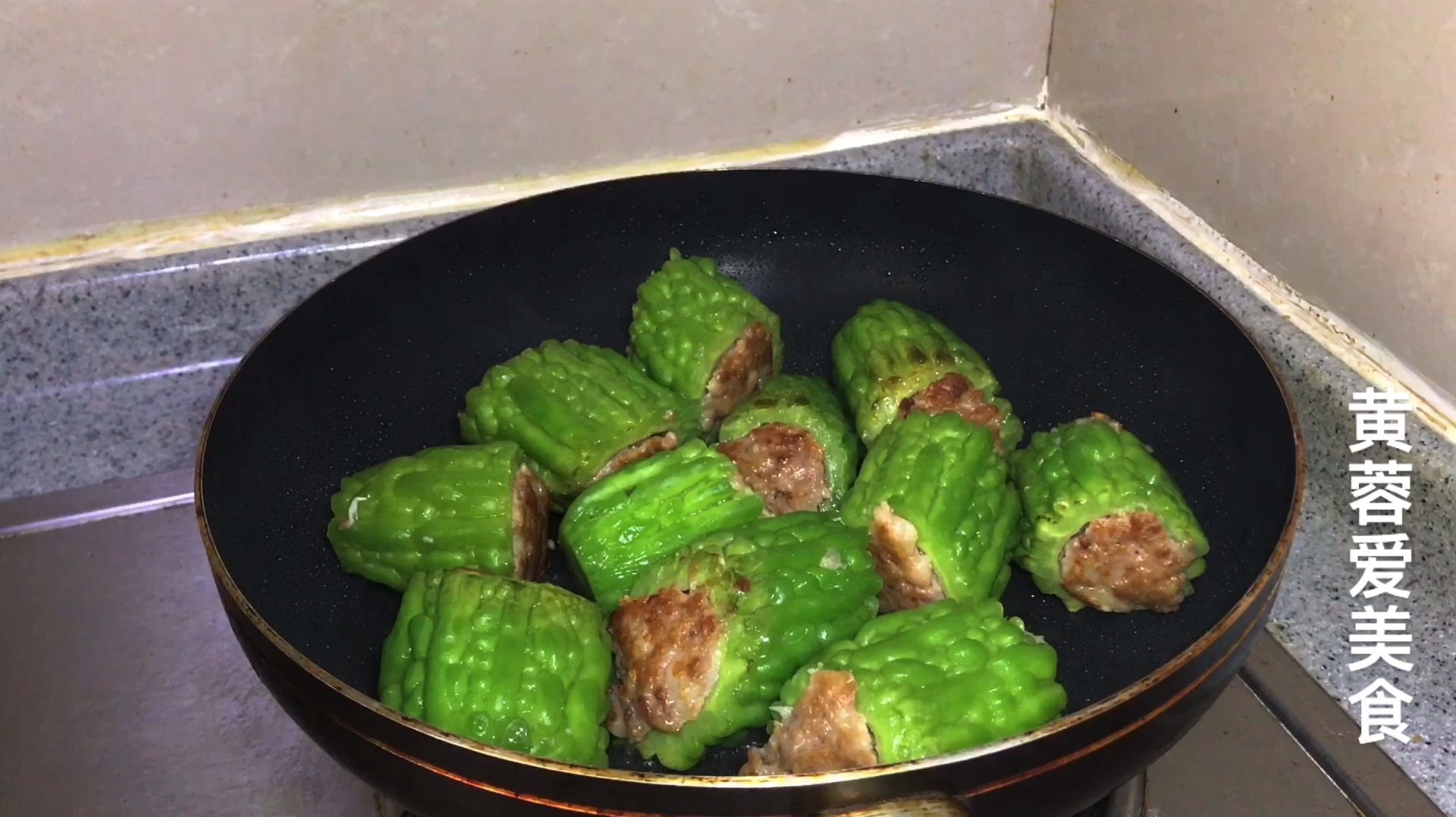 酿苦瓜,客家人百吃不厌的一道家常菜,鲜香美味,好吃又降火