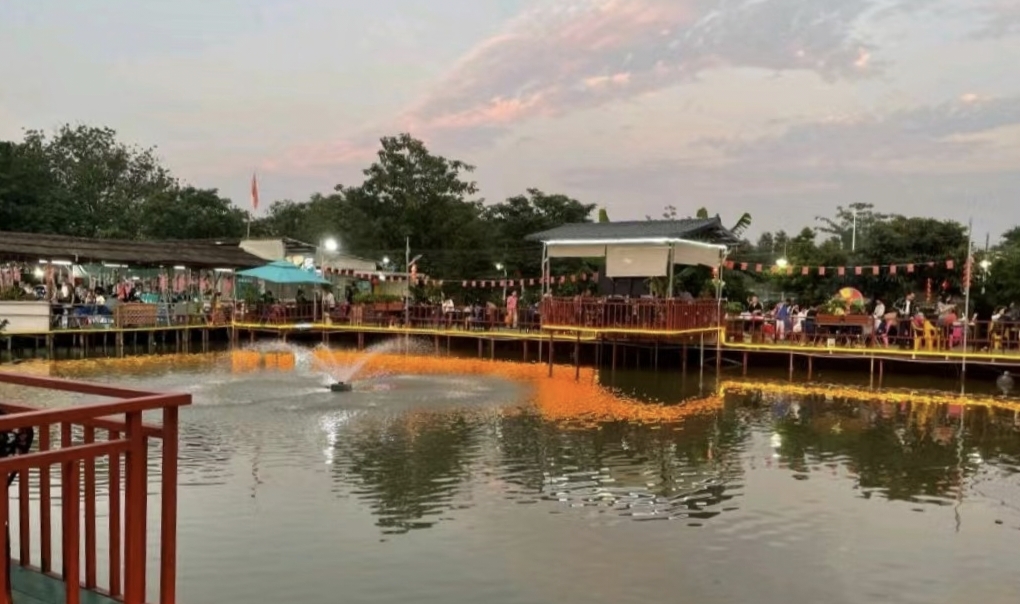 顺德容桂一家河堤边上的钓虾农庄